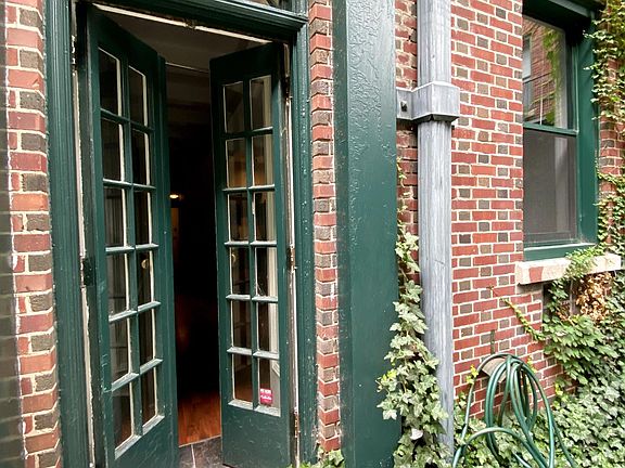4th image of 520 W Wellington Ave #1K