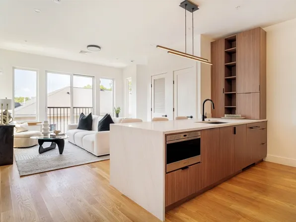 58 Kent St #403, Brookline, MA 02445