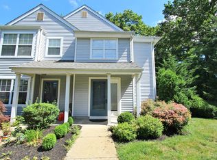 412 Hampton Ct #14-8, Englishtown, NJ 07726