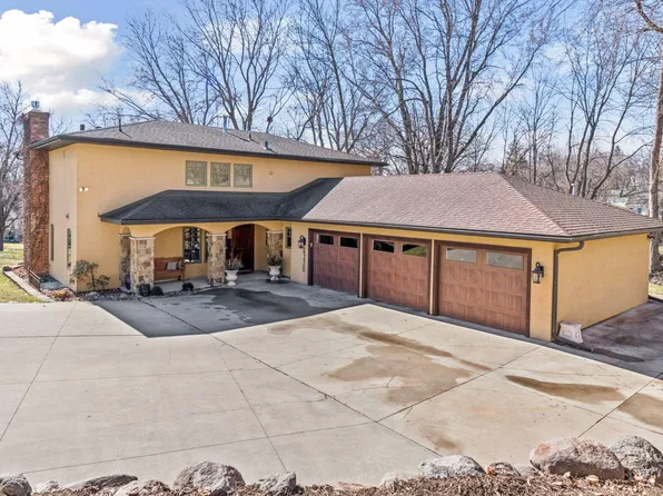 6220 Barberry Cir, Excelsior, MN 55331