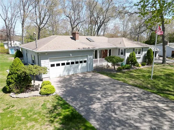 4 Branberry Dr, Westerly, RI 02891