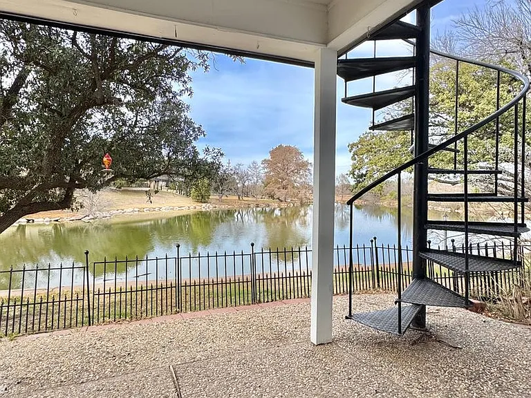 2408 Lindenwood Dr — Photo 32