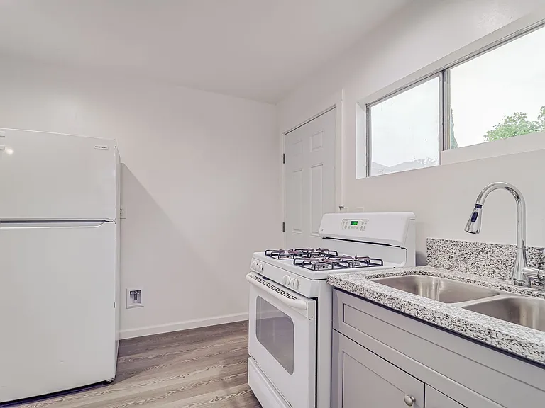 113 Bliss St #1/2 — Photo 4