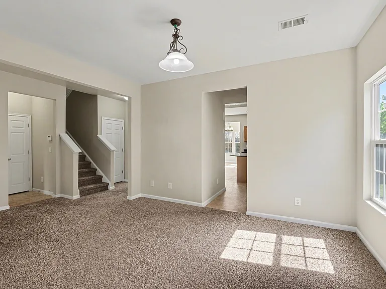 1042 Countess Ln — Photo 8