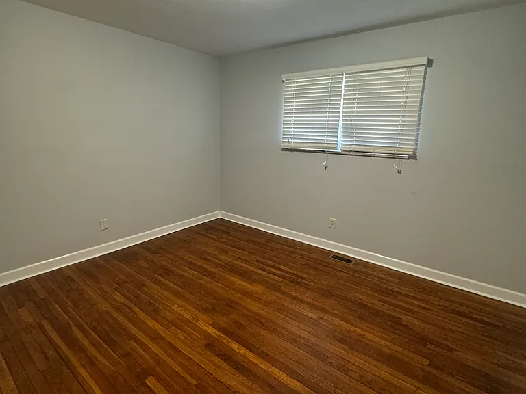 Second large bedroom