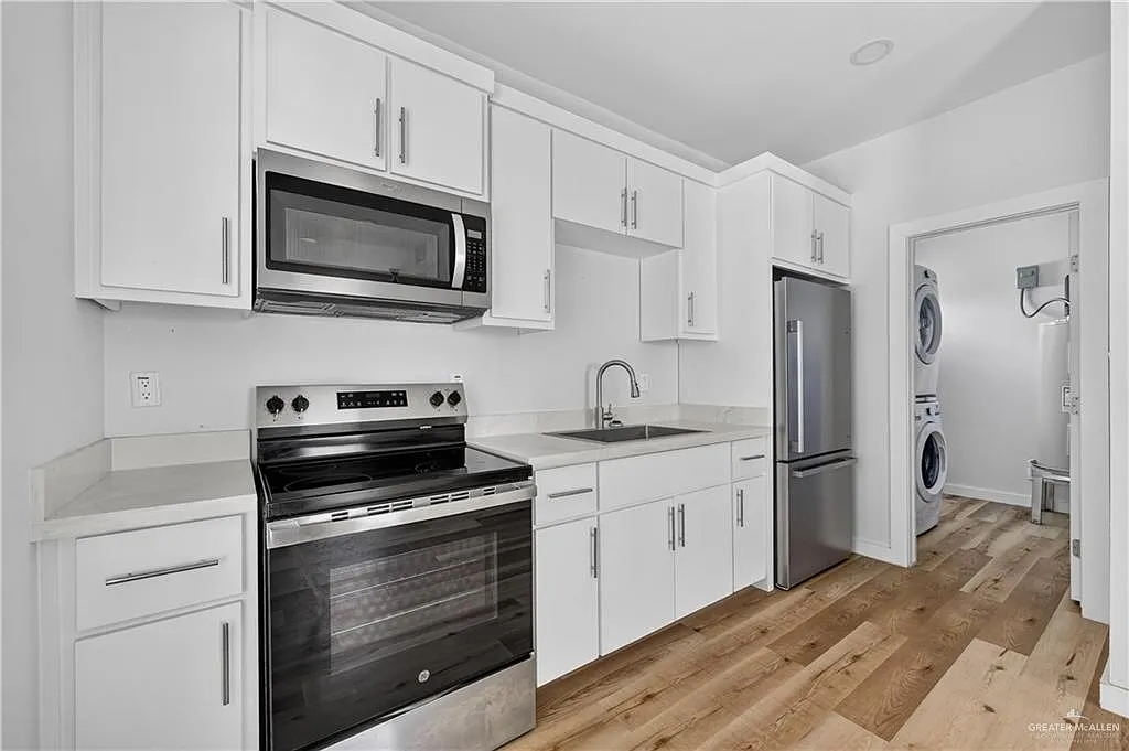 1207 W Kennedy St — Photo 4