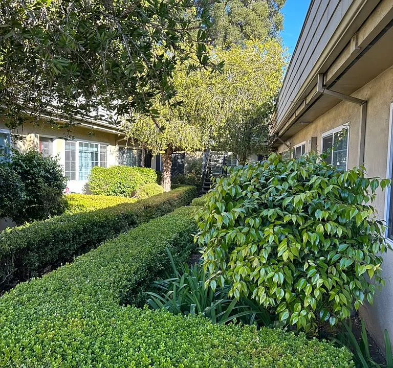 2930 Macarthur Blvd #8