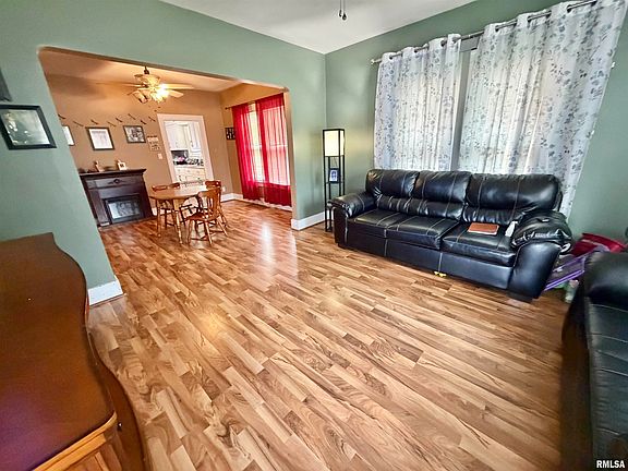 2nd image of 1319 Willard St