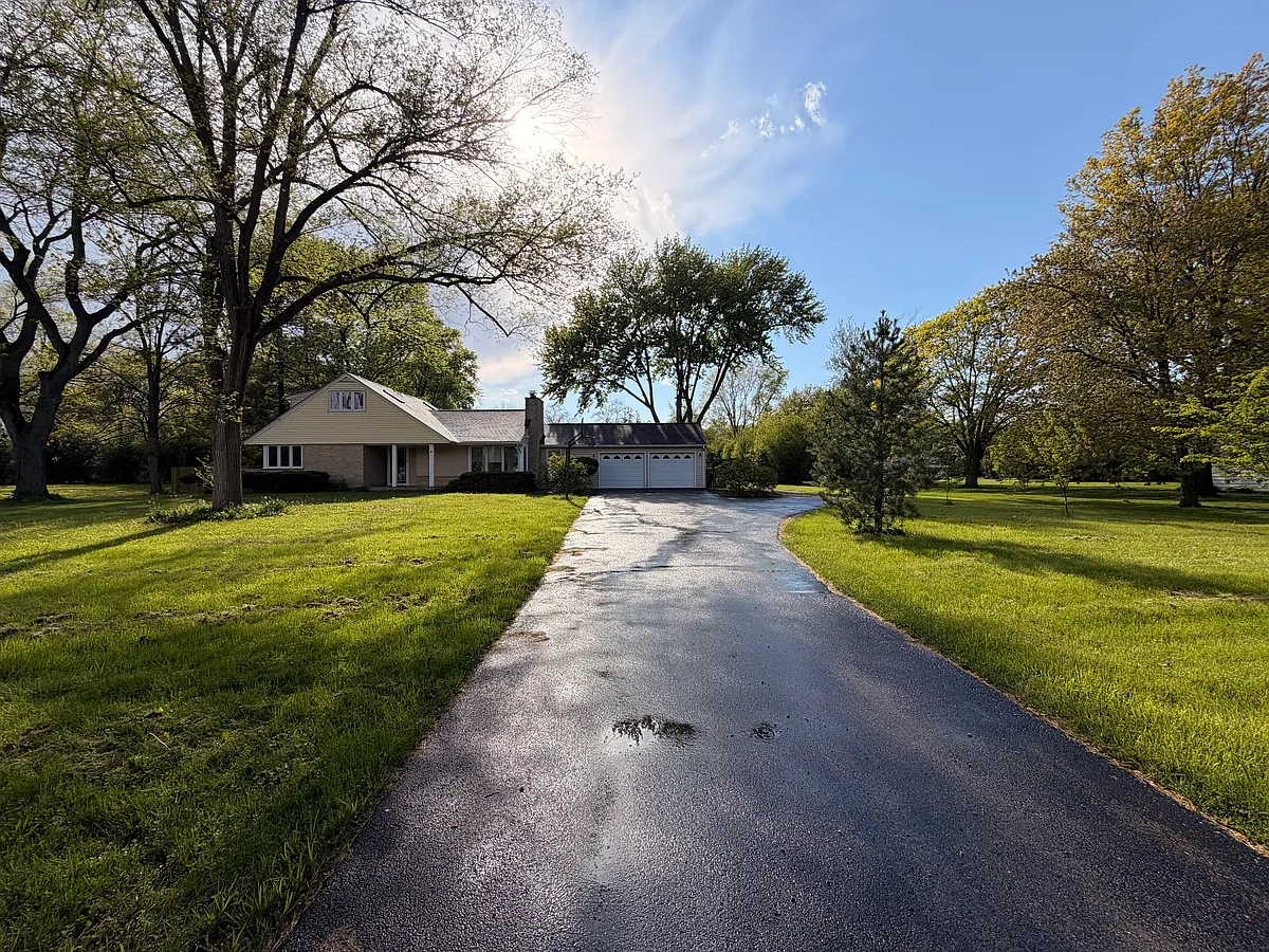 Building Photo - 5111 N Arlington Heights Rd