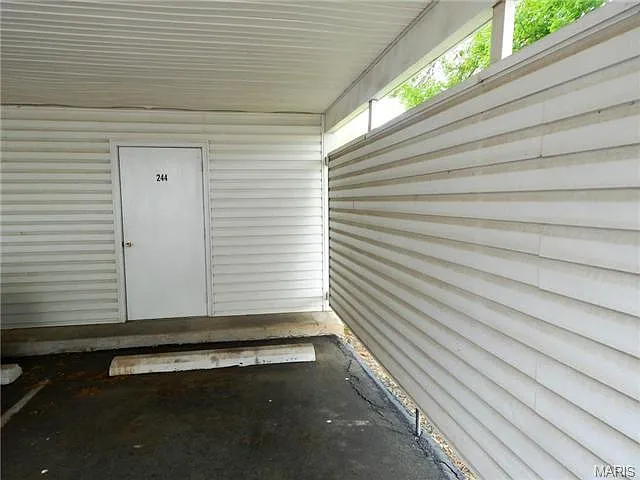 244 Carriage Ct — Photo 3