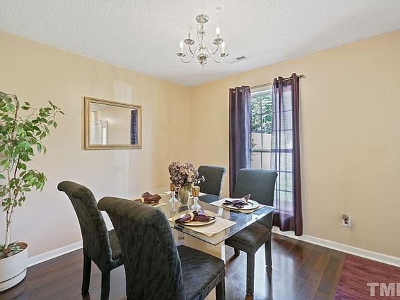 3rd image of 14 N Indiancreek Pl