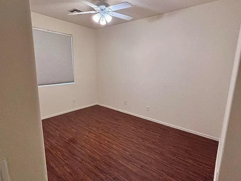 5606 W Saint Anne Ave — Photo 21