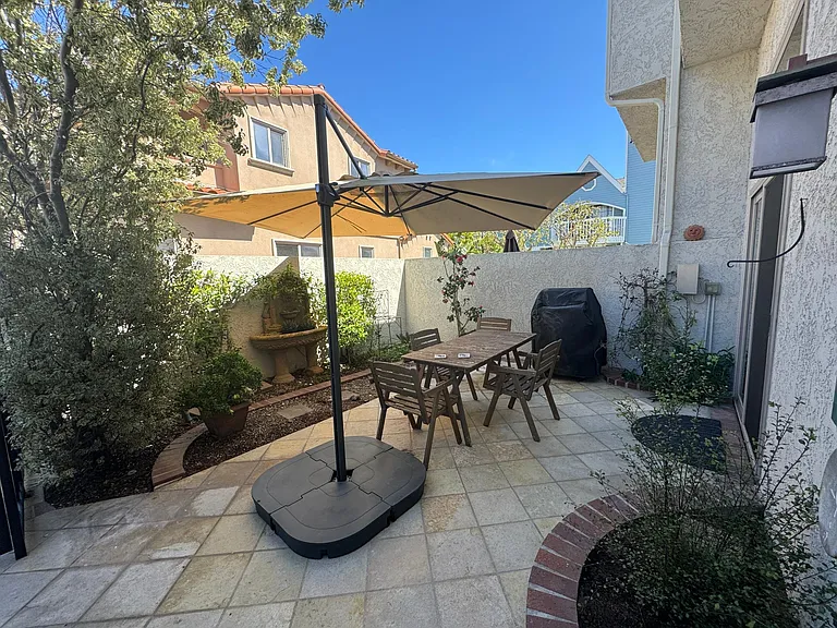 210 S Juanita Ave #D — Photo 18