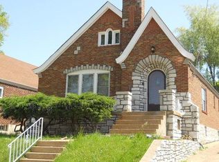 8826 Park Ln, Saint Louis, MO 63147