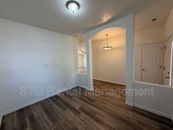 5th image of 519 W Harvest Ln
