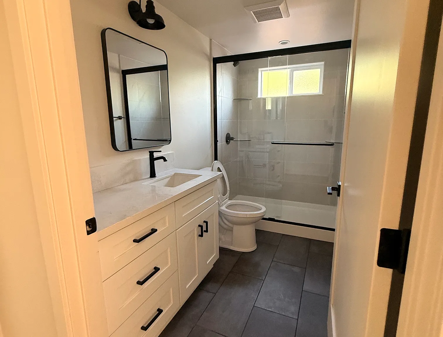 4 bed, 1200 sqft, $8,000 — Photo 2