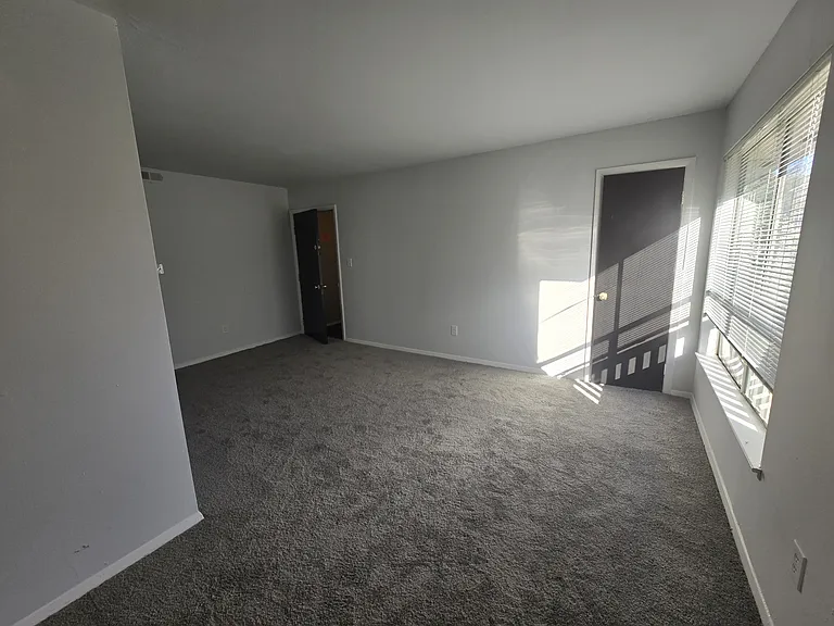1209 Nelson St #B — Photo 8