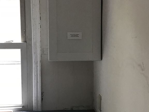 4th image of 305 Woodland Ave APT B
