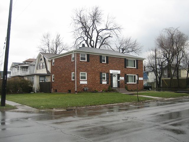 1st image of 320 Cleveland Dr