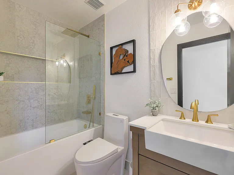 1325 E San Angelo Ave — Photo 16