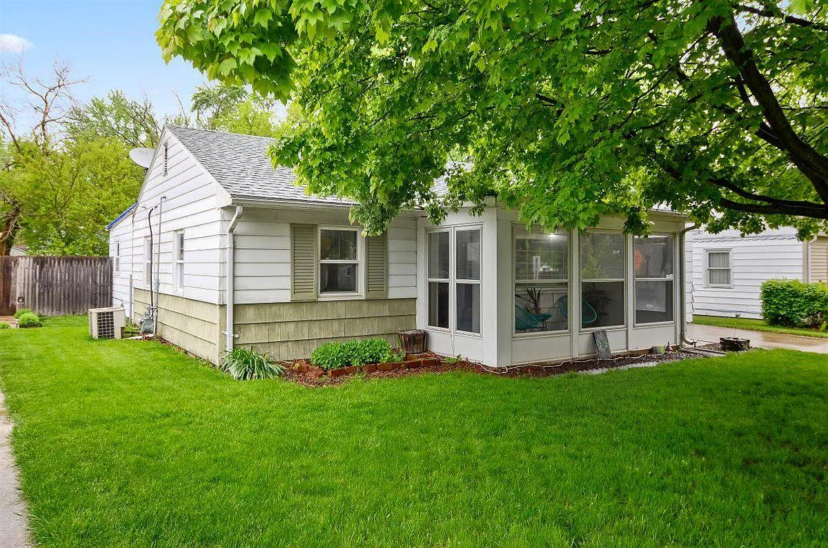 1149 Bel Aire Dr photo 1