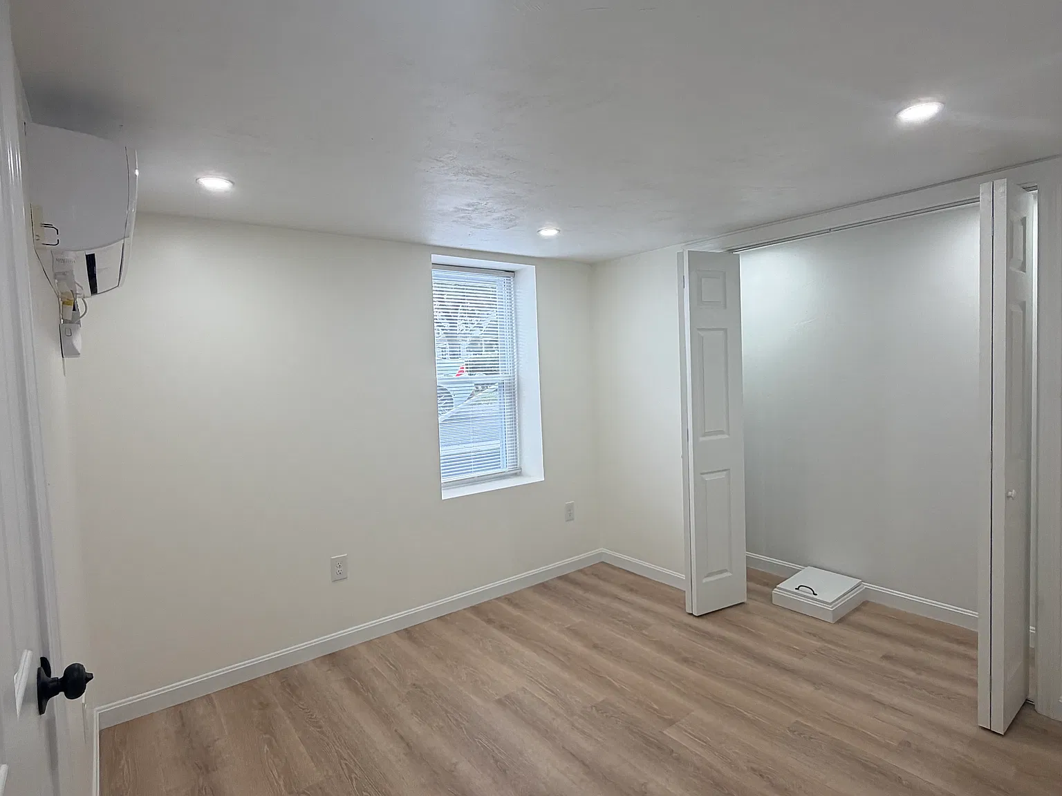 3 bed, 1000 sqft, $2,450 — Photo 4