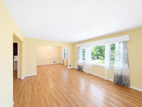 3rd image of 10 Dantzler Dr