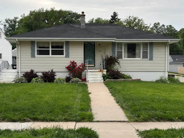 2302 S 47th St, Omaha, NE 68106