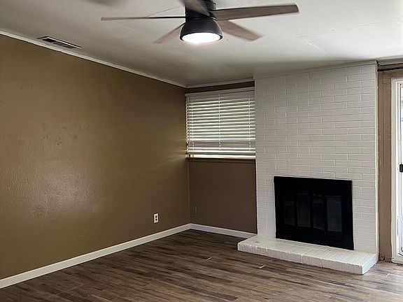 4th image of 945 Joan St