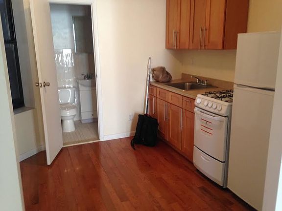 4th image of 425 E 114th St APT 4RE