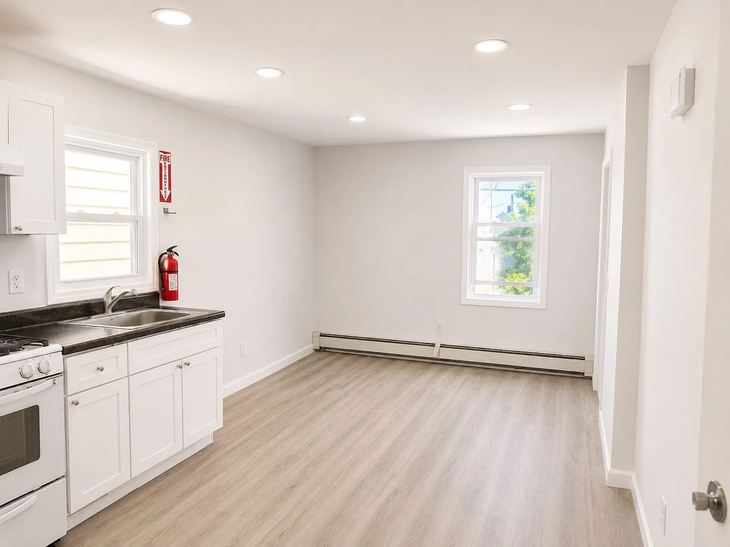 3 bed, 850 sqft, $2,050 — Photo 1