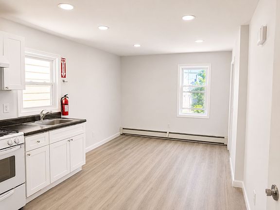 5th image of 317 E Jersey St Floor 3