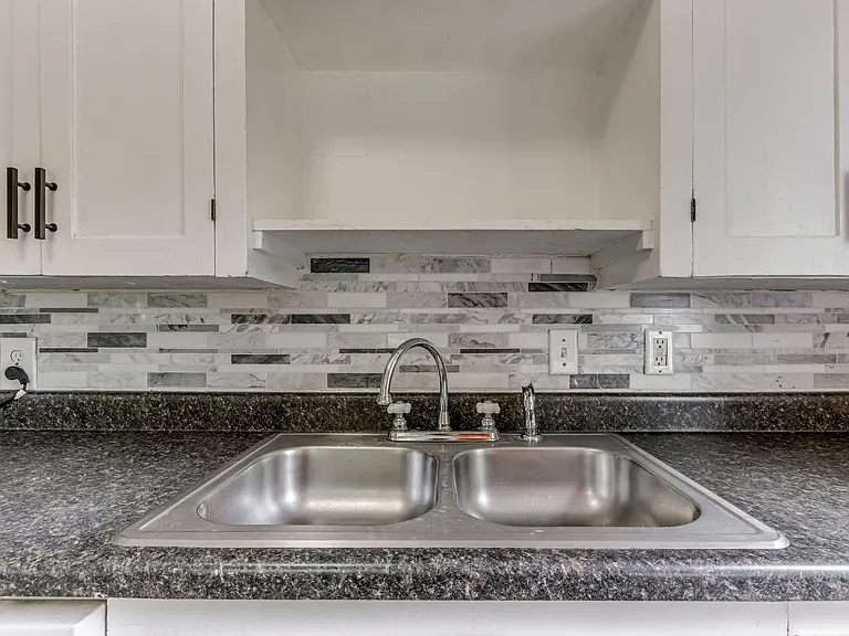 604 Iowa St — Photo 18