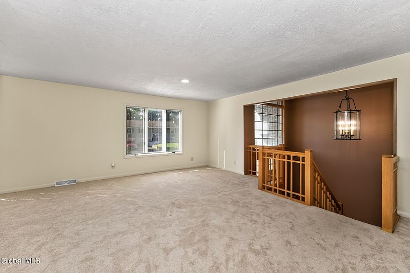 4th image of 15 White Birch Court