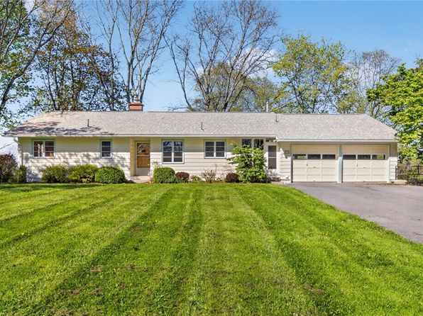 11 Forest Ln