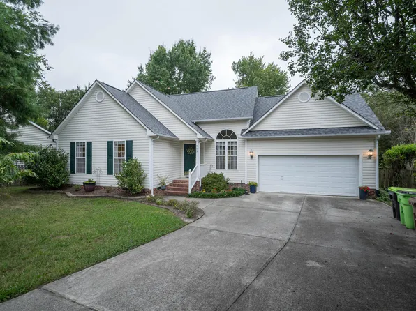 413 Springside Dr, Holly Springs, NC 27540