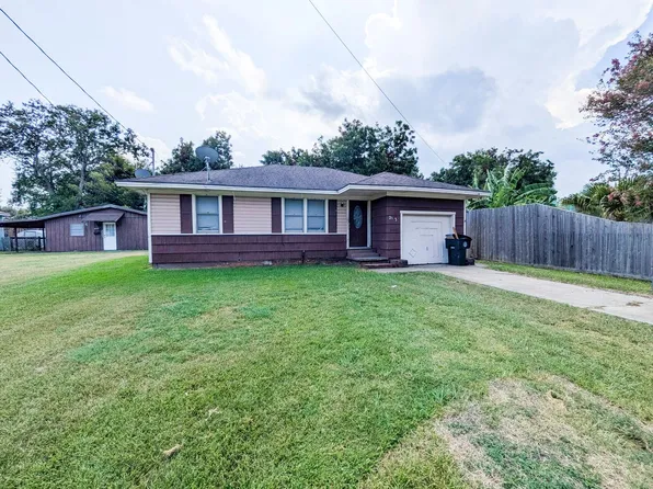 2631 2nd Ave, Groves, TX 77619