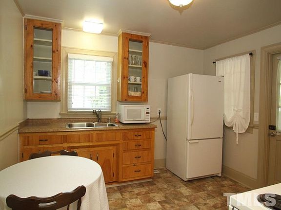 4th image of 216 Ballentine St