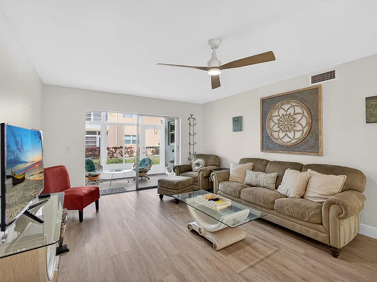 2950 SE Ocean Blvd — Photo 7