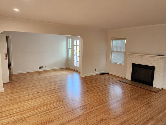 3rd image of 108 Burbank Ave