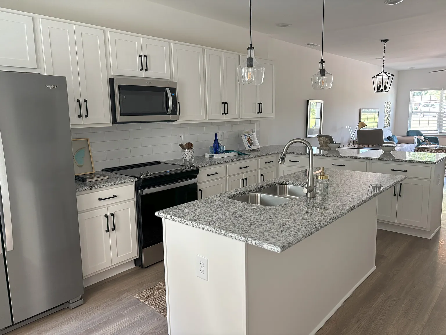 1 bed, 986 sqft, $1,800 — Photo 4