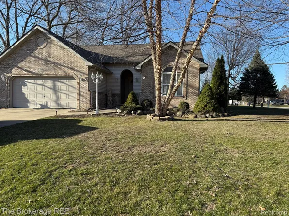 9133 Pembrook Dr, Davison, MI 48423