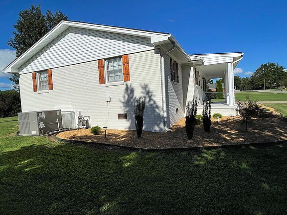 3rd image of 7225 Knollwood St