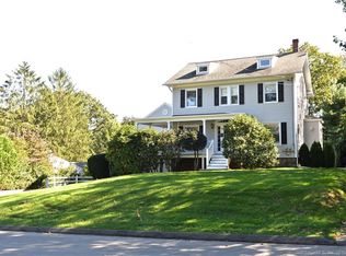 47 Oak St, New Canaan, CT 06840