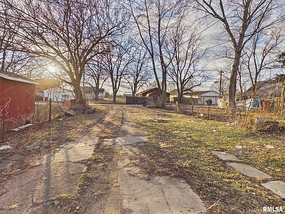 4th image of 409 N Madison St