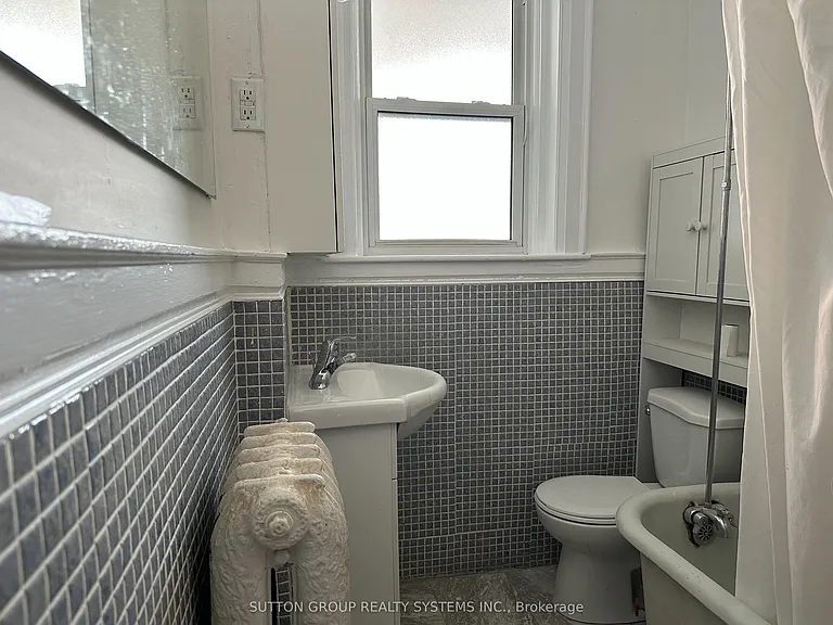 237 Dovercourt Rd #B — Photo 11
