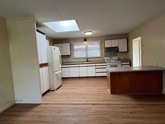 Kitchen / Dining with newly installed flooring