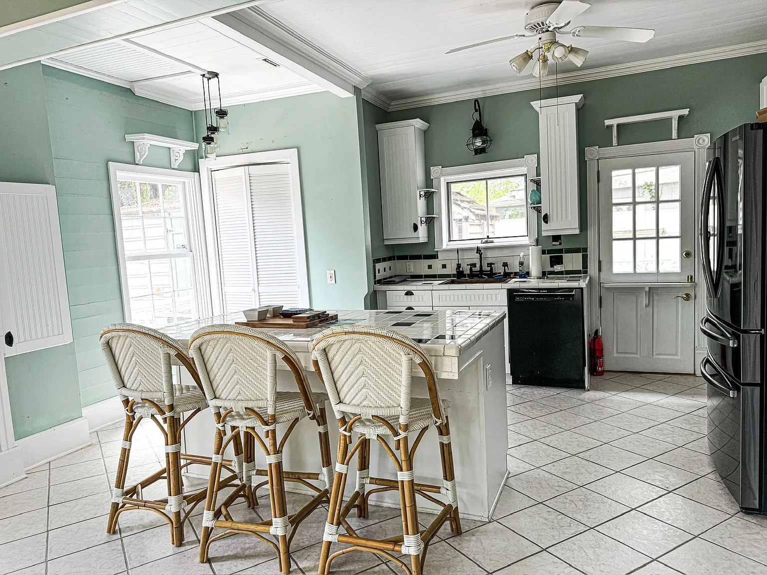 3 bed, 2268 sqft, $4,000 — Photo 3