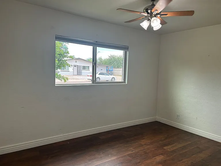 1415 W 7th St — Photo 11