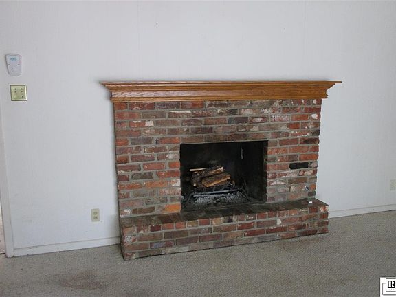 3rd image of 27 Elmwood Dr